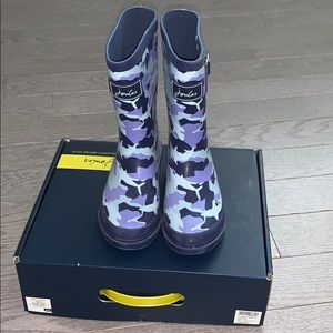 EUC Joules Camo Shark rain boots, size 12.